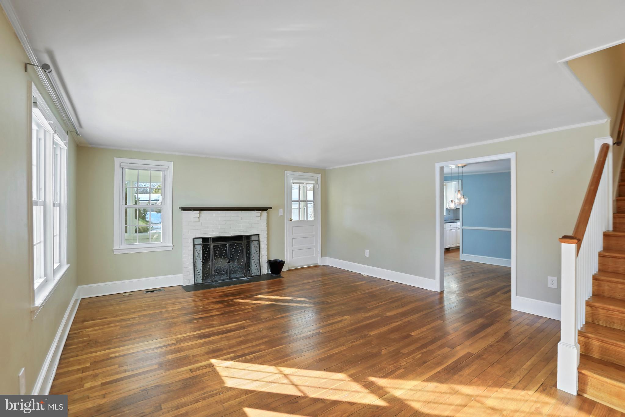 391 E COLONIAL HIGHWAY