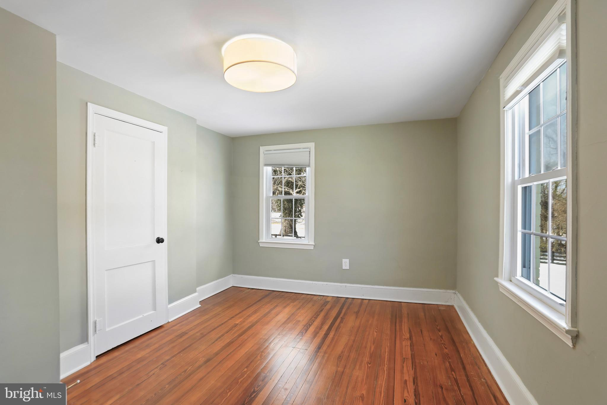 391 E COLONIAL HIGHWAY