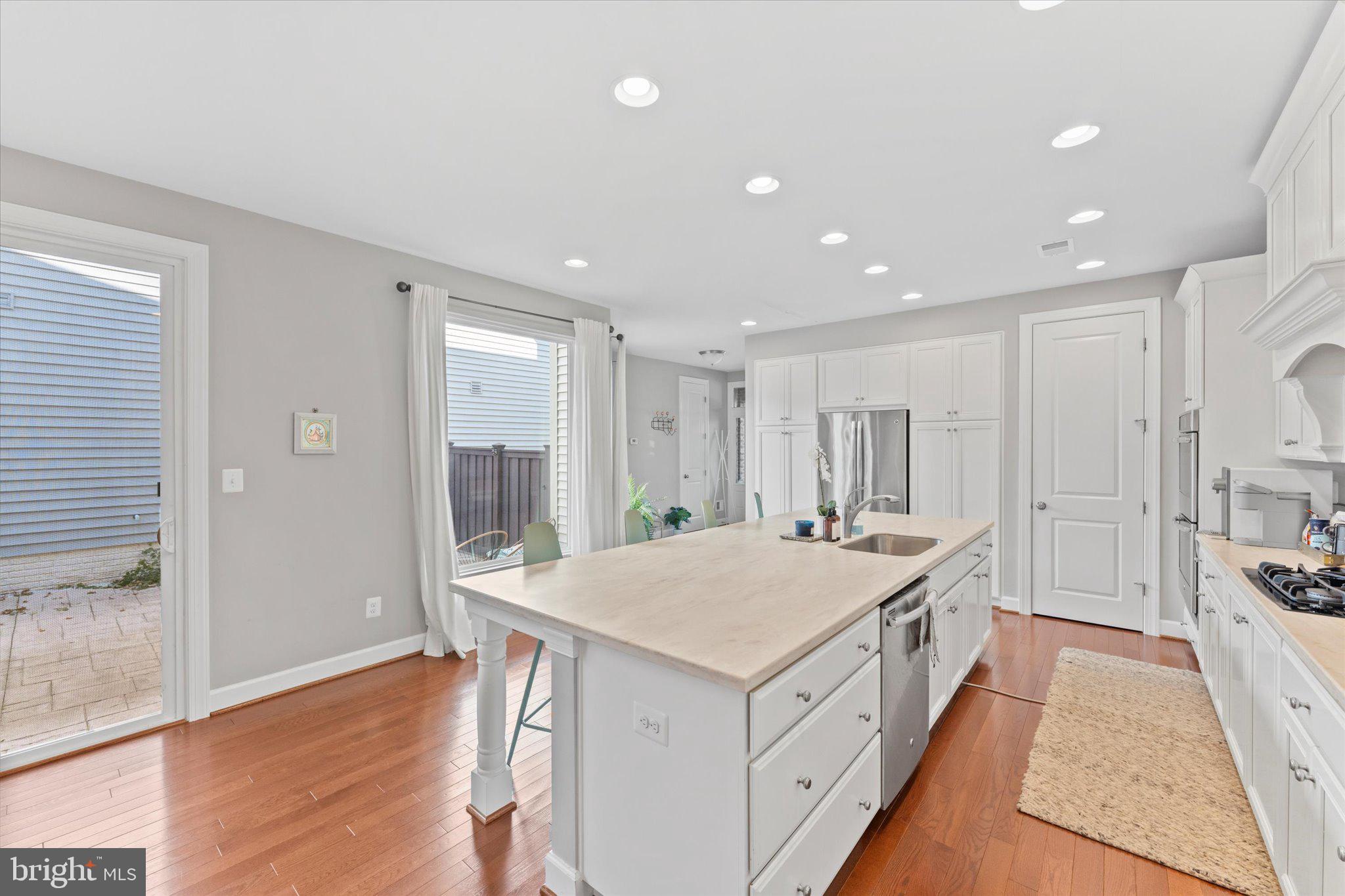 20433 SAVIN HILL DRIVE