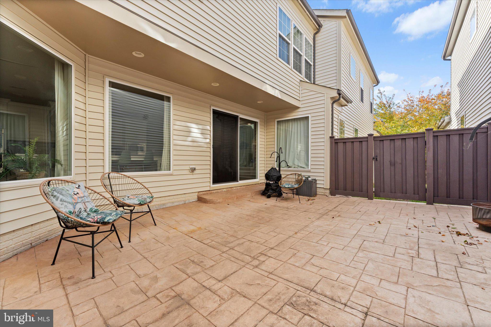 20433 SAVIN HILL DRIVE