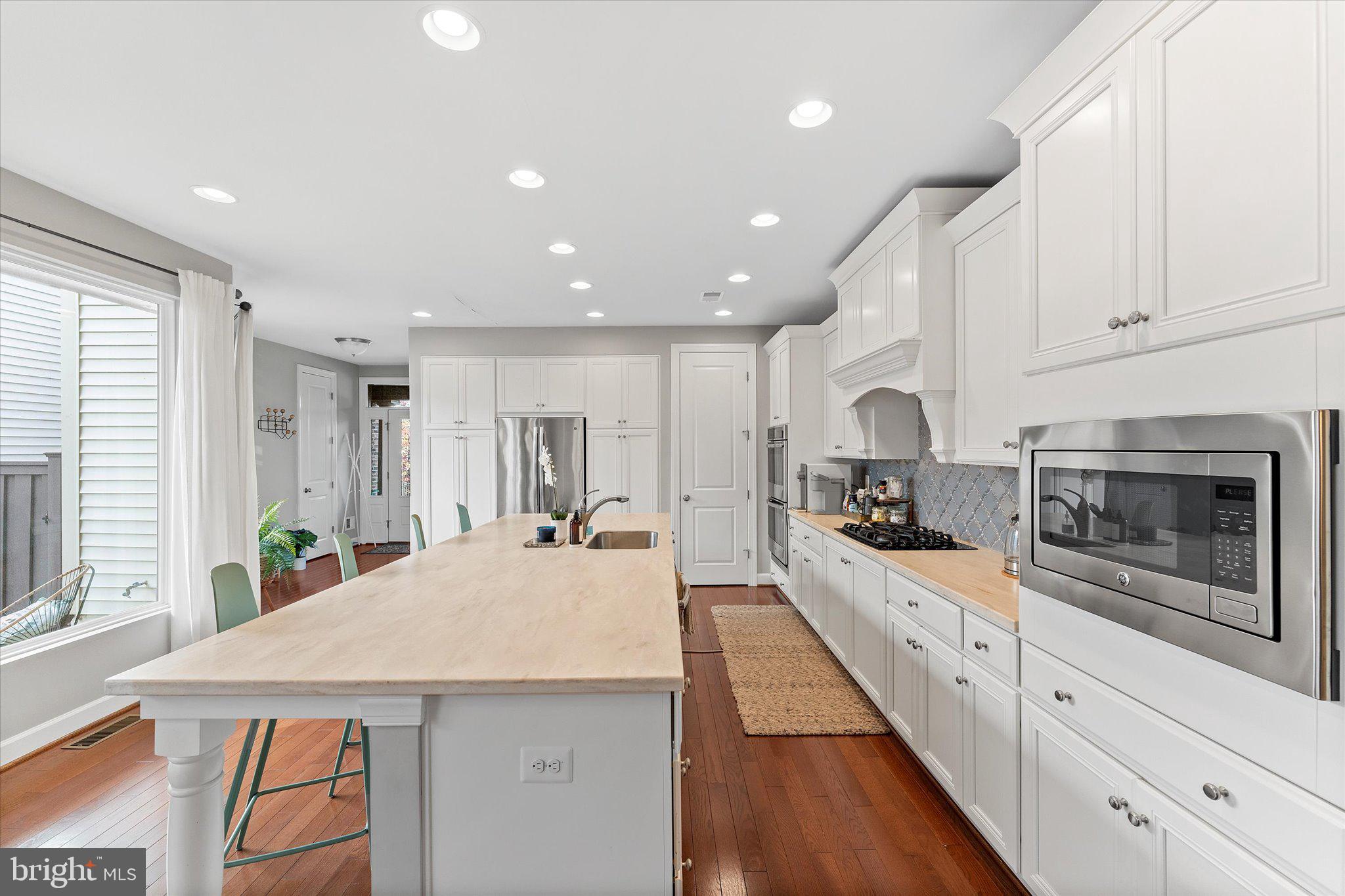 20433 SAVIN HILL DRIVE