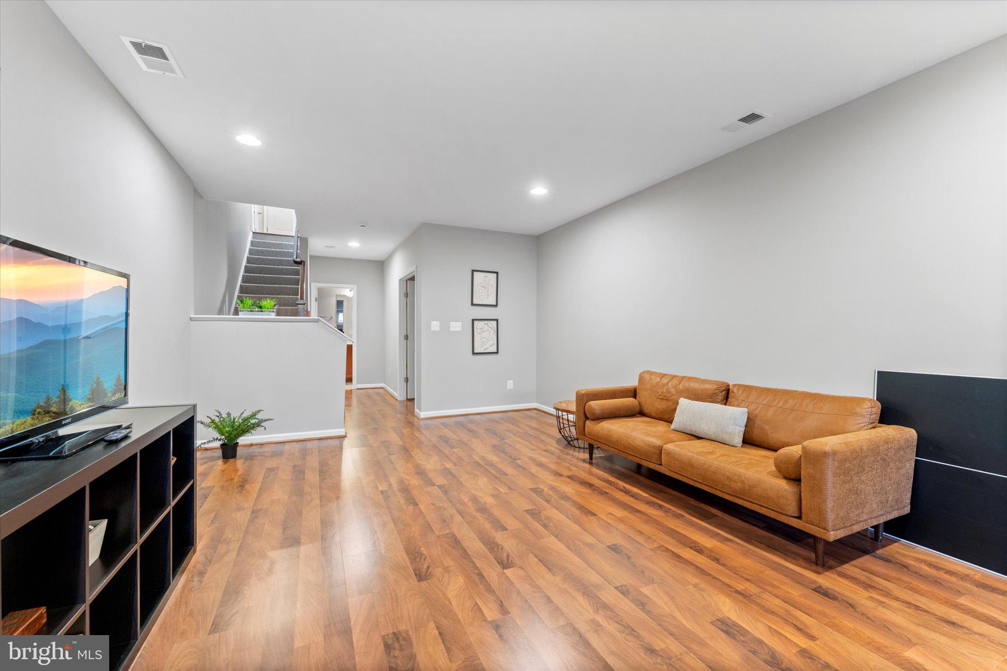 20433 SAVIN HILL DRIVE