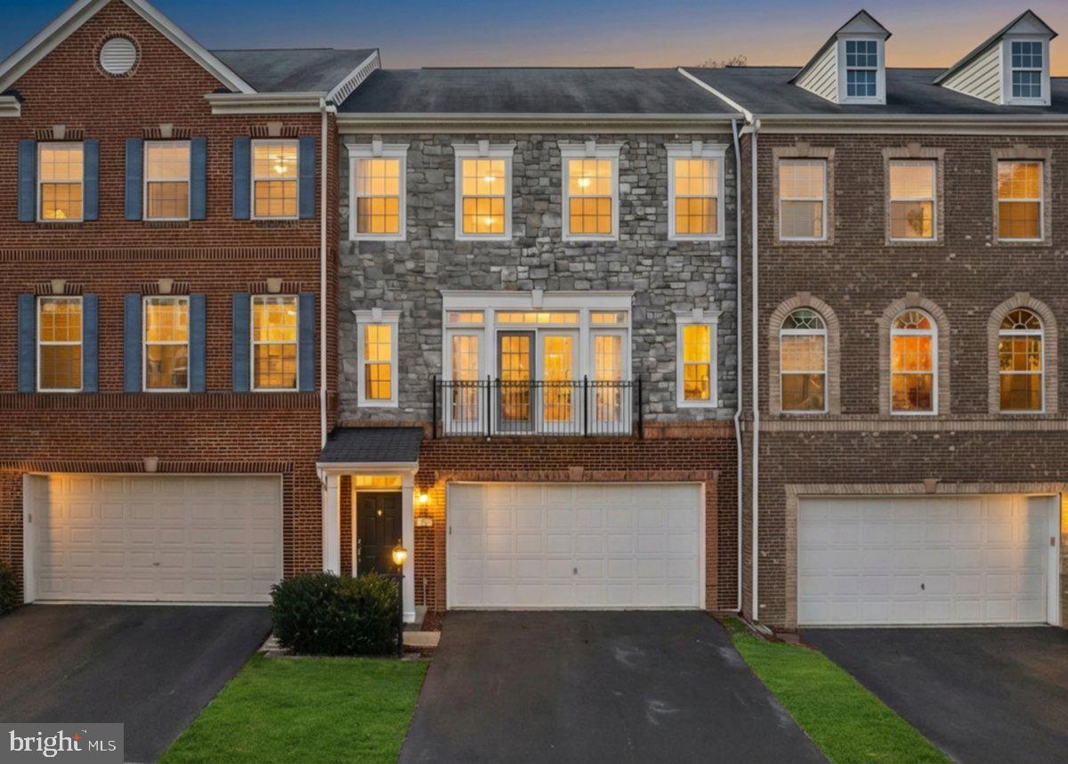 1781 MOULTRIE TERRACE NE