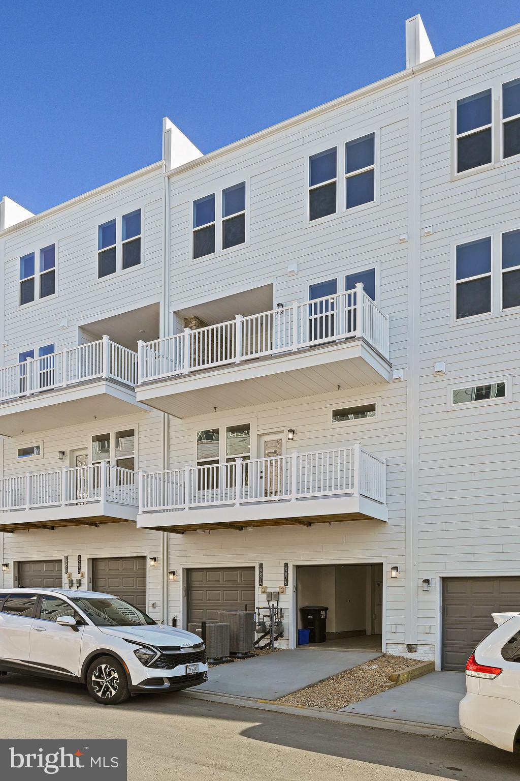 19874 YELLOW DAISY TERRACE