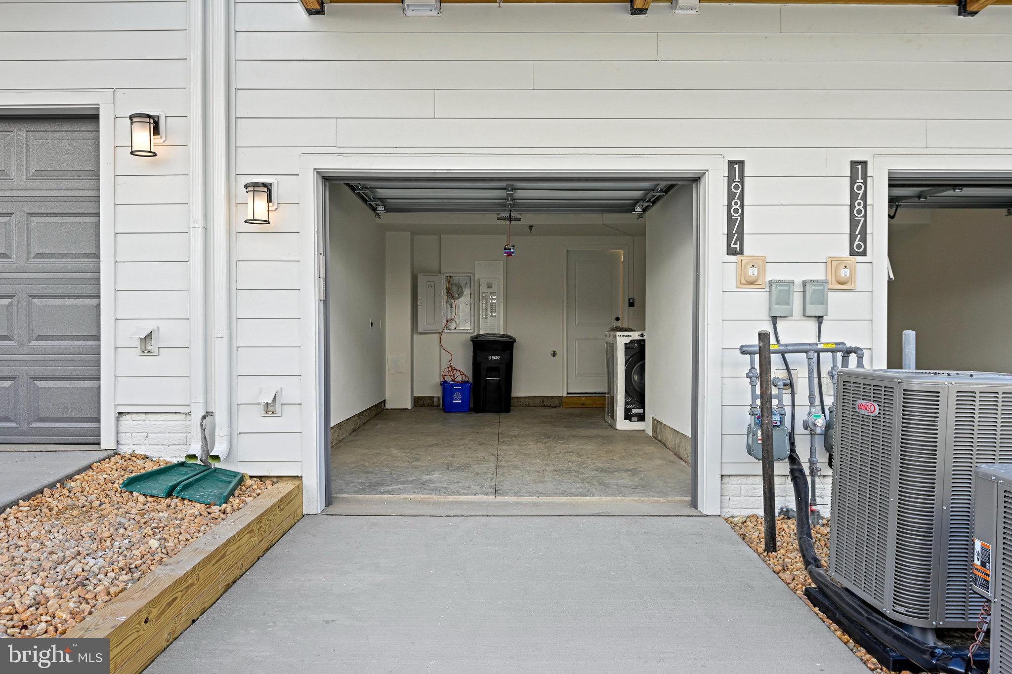 19874 YELLOW DAISY TERRACE