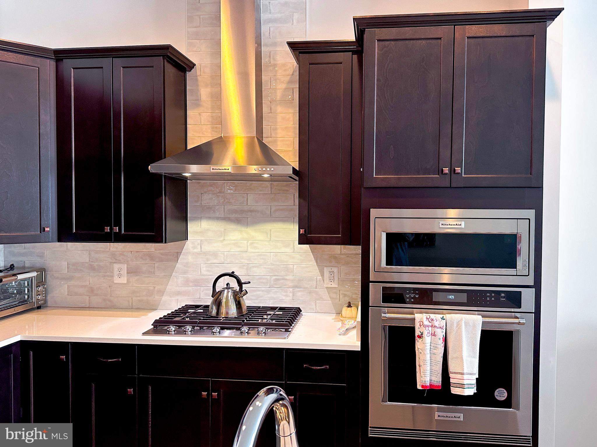 18989 CORAL REEF SQUARE