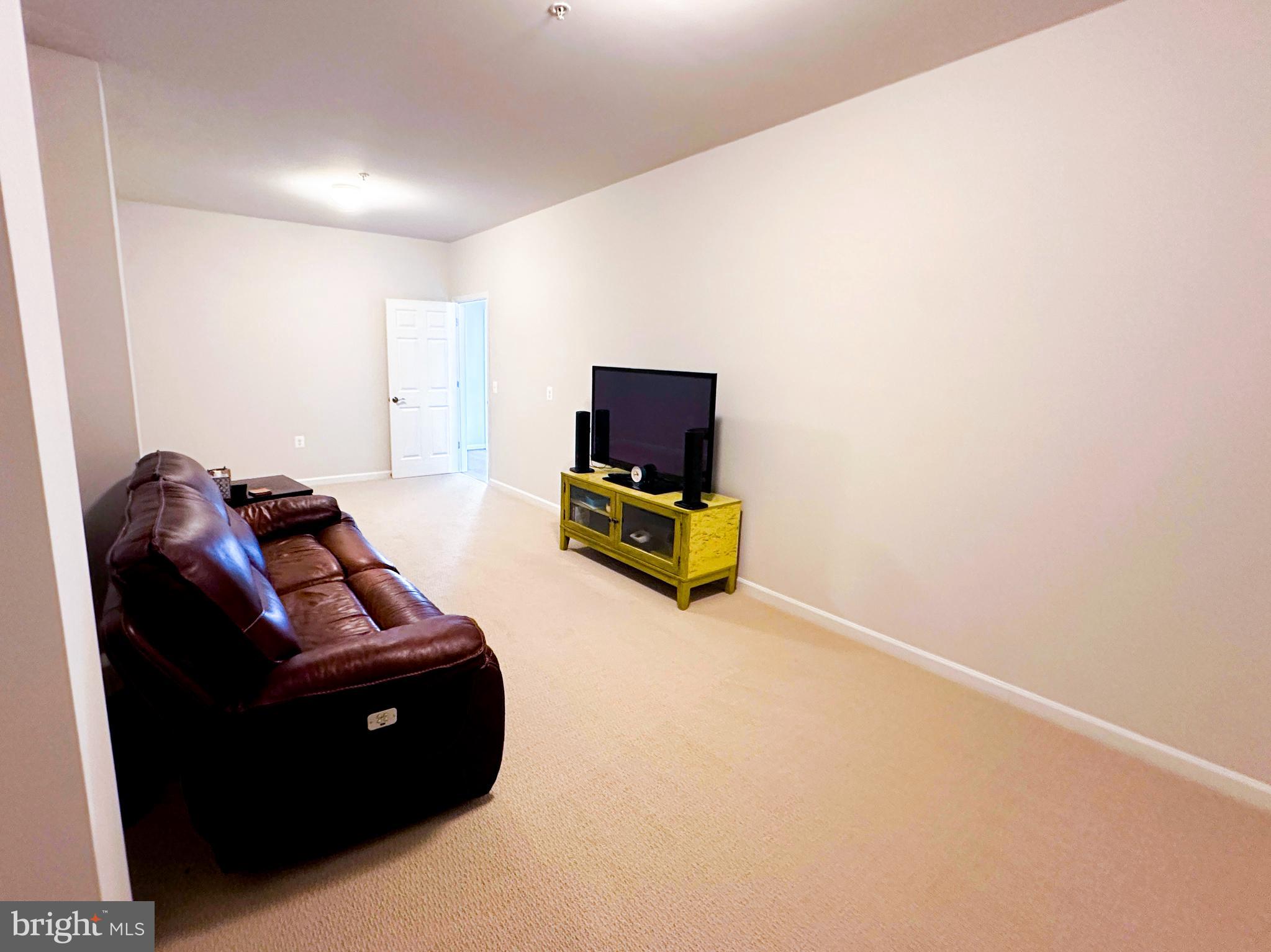 18989 CORAL REEF SQUARE