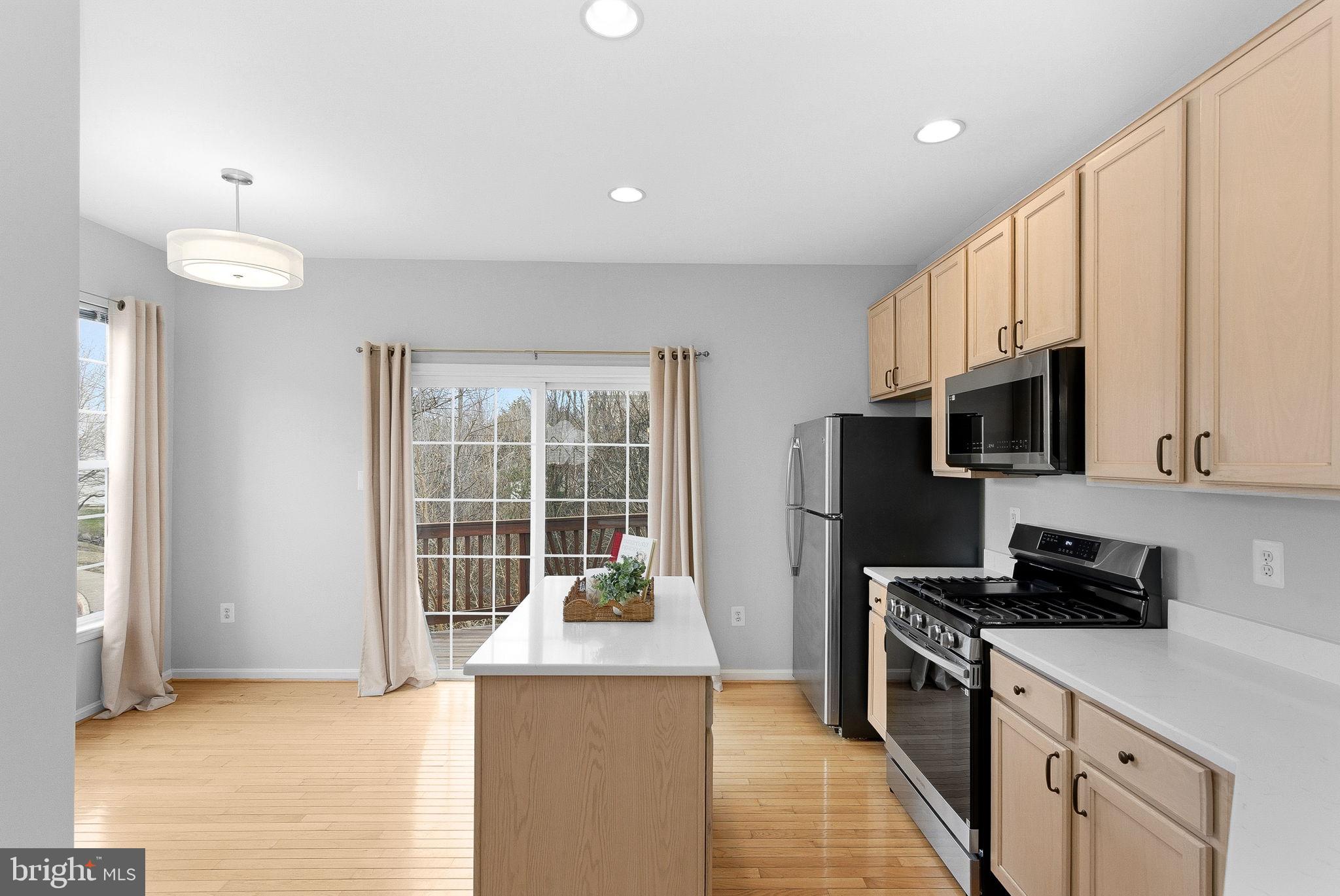 43722 CLEAR LAKE SQUARE