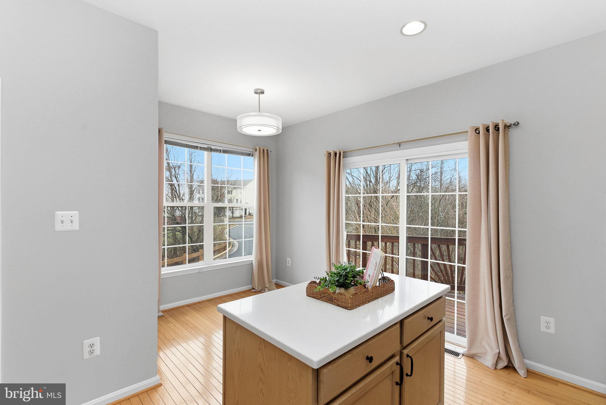 43722 CLEAR LAKE SQUARE