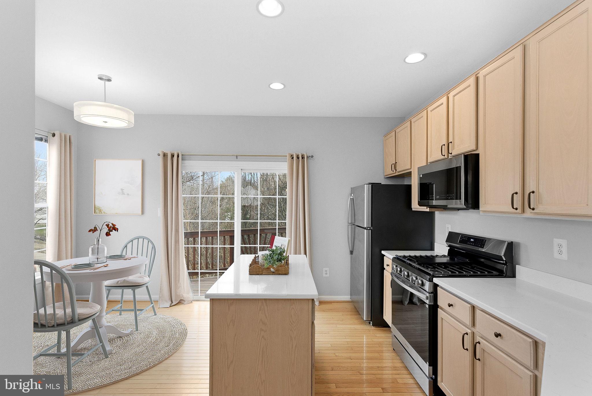 43722 CLEAR LAKE SQUARE