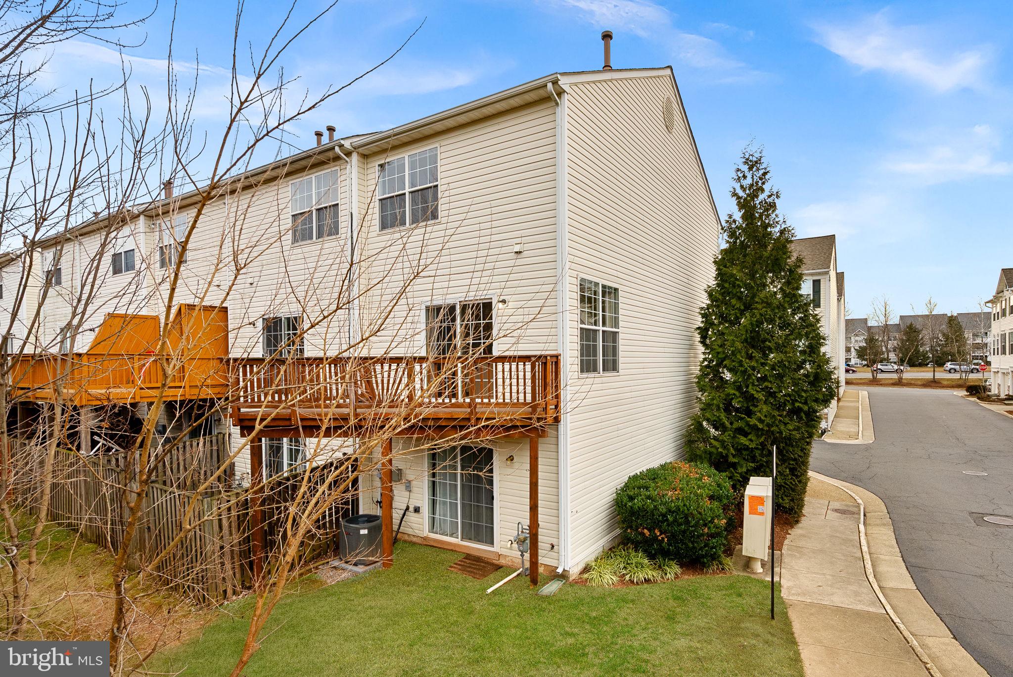 43722 CLEAR LAKE SQUARE