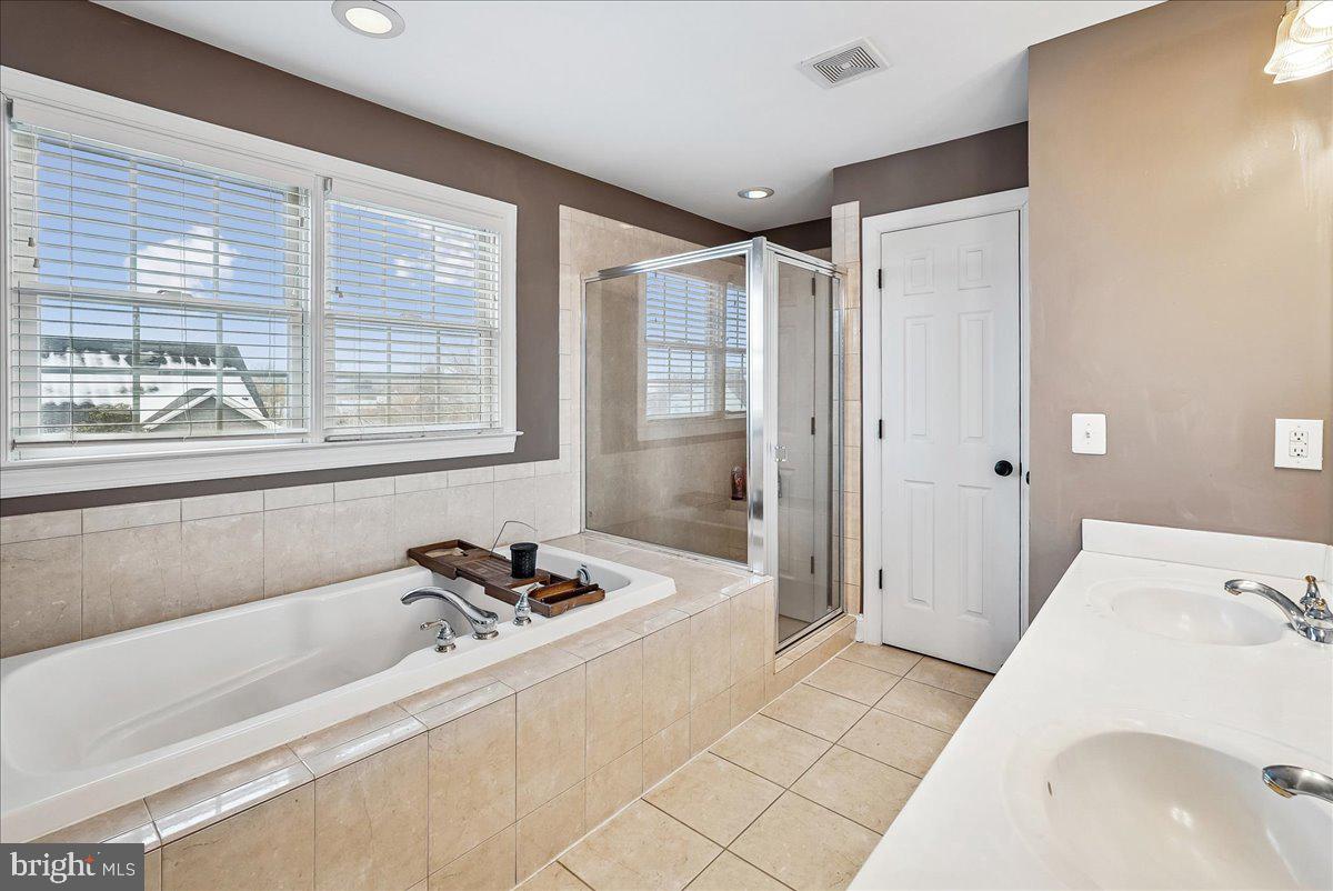 627 GREYSANDS LANE