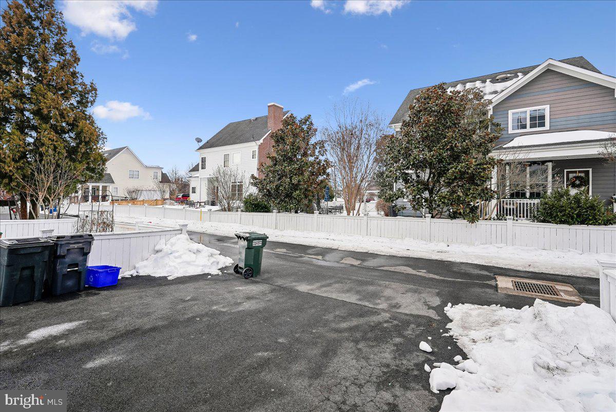 627 GREYSANDS LANE