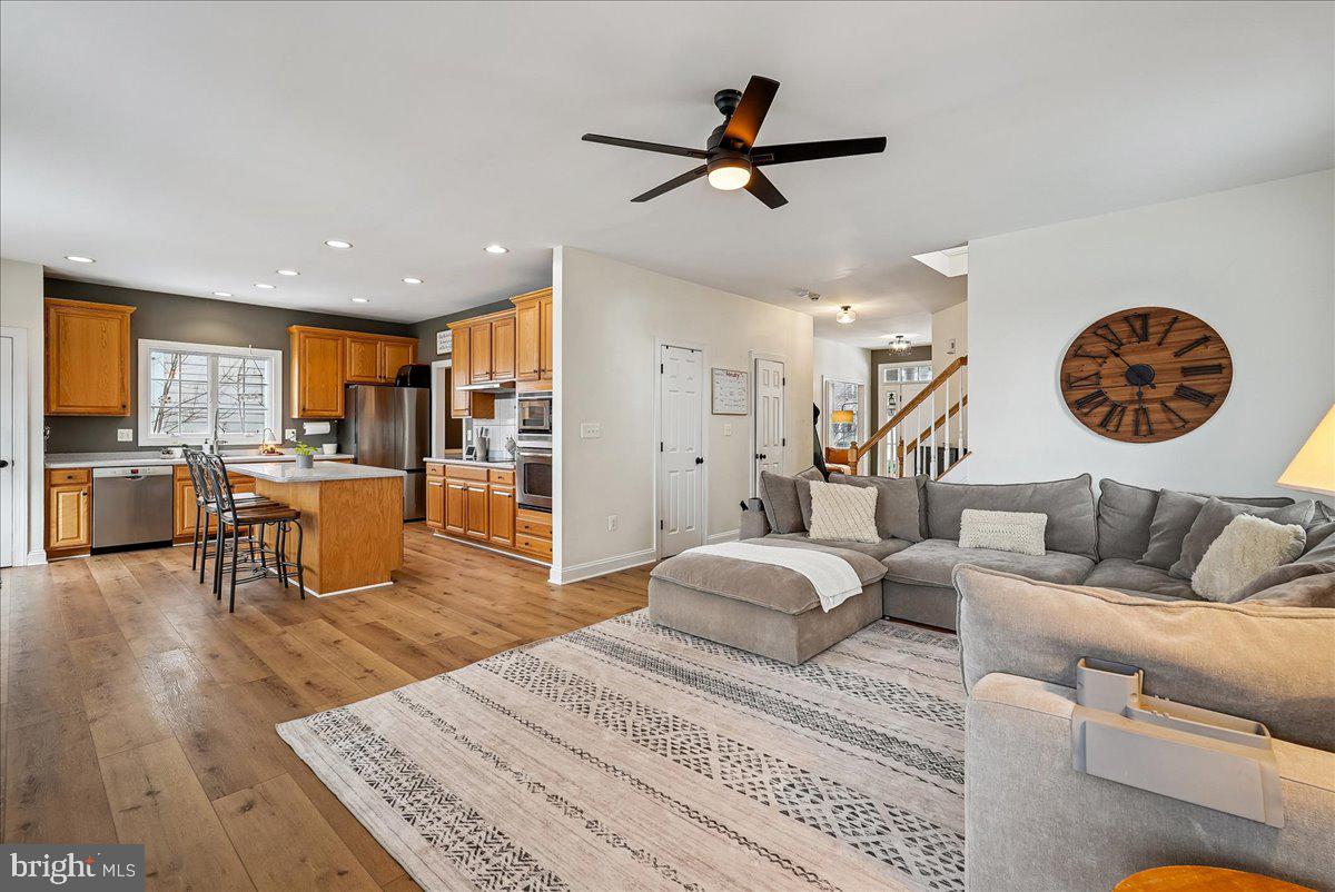 627 GREYSANDS LANE