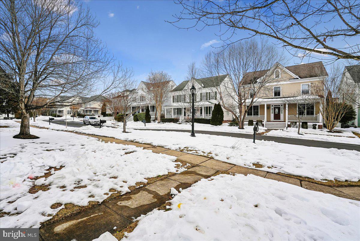 627 GREYSANDS LANE