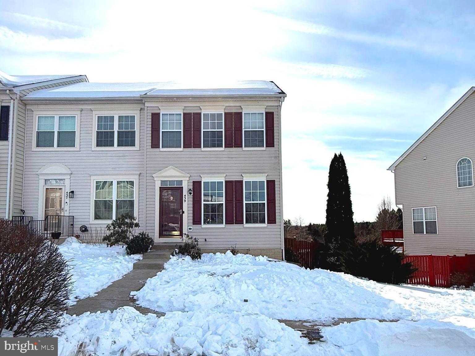 439 GINKGO TERRACE NE