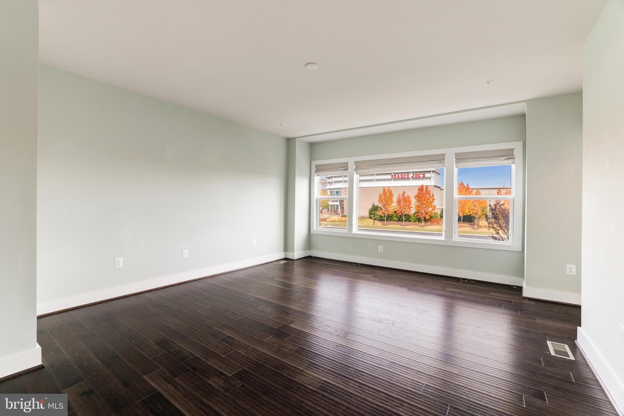 44752 TIVERTON SQUARE