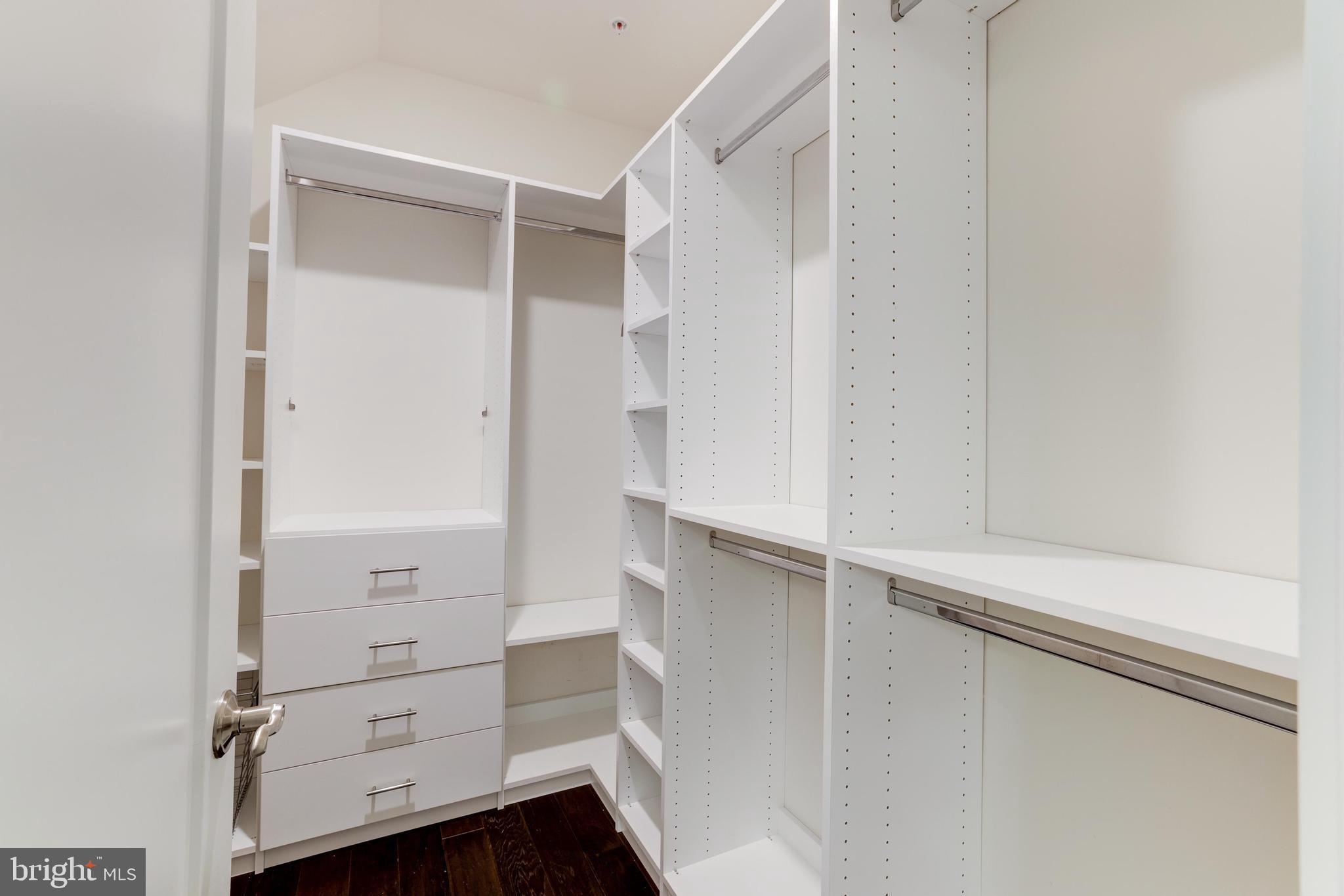 44752 TIVERTON SQUARE