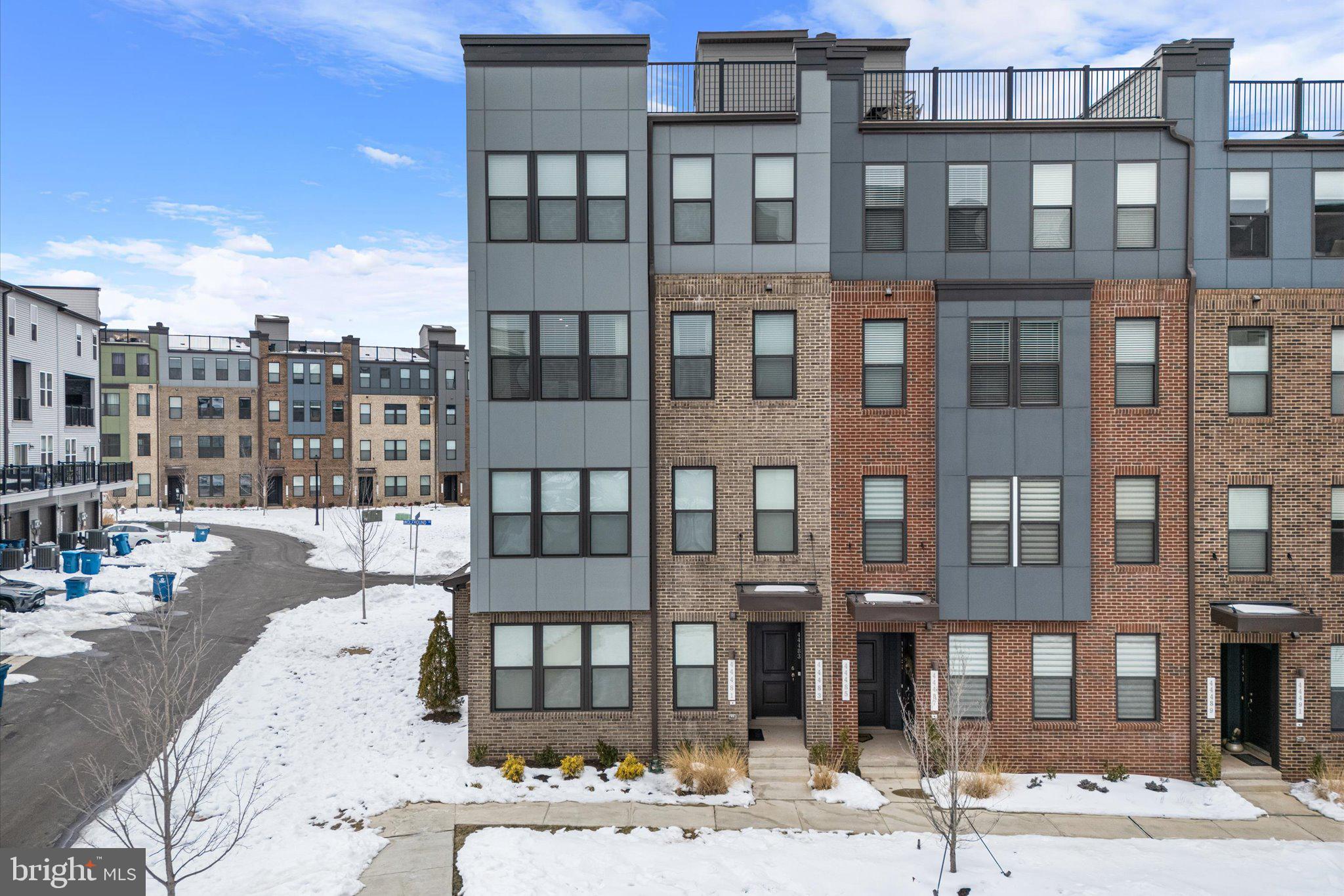 44481 WOLFHOUND SQUARE