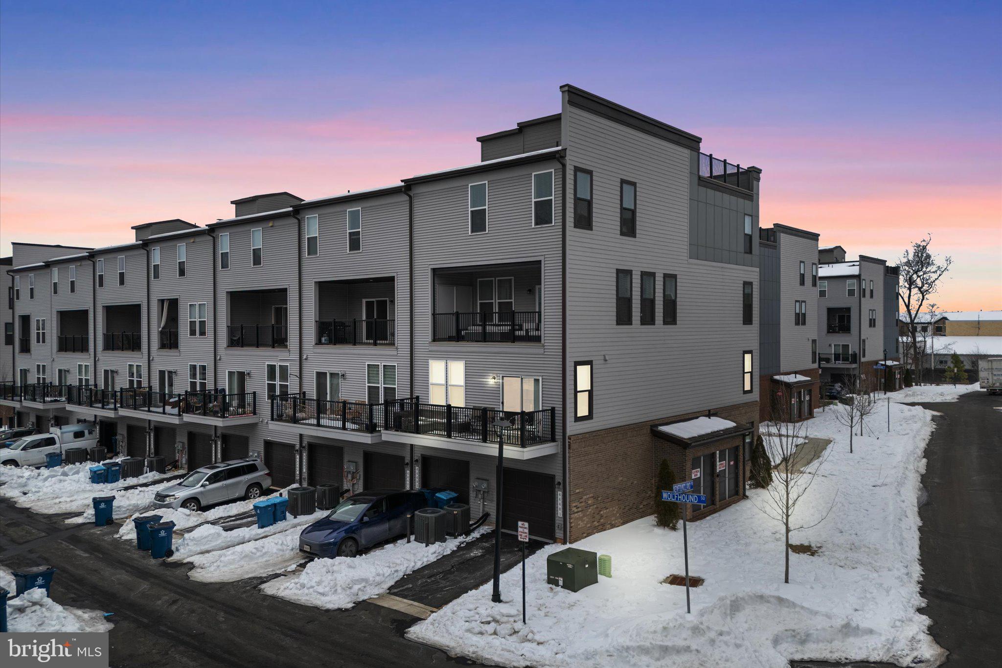 44481 WOLFHOUND SQUARE