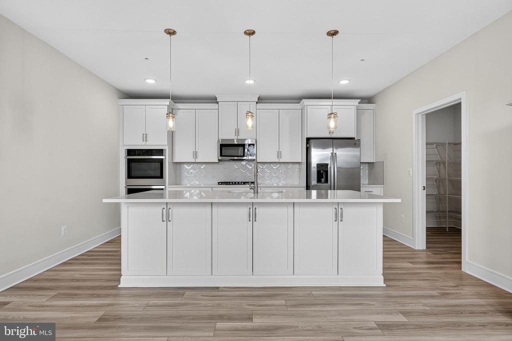 23639 GOLDEN EMBERS SQUARE 105