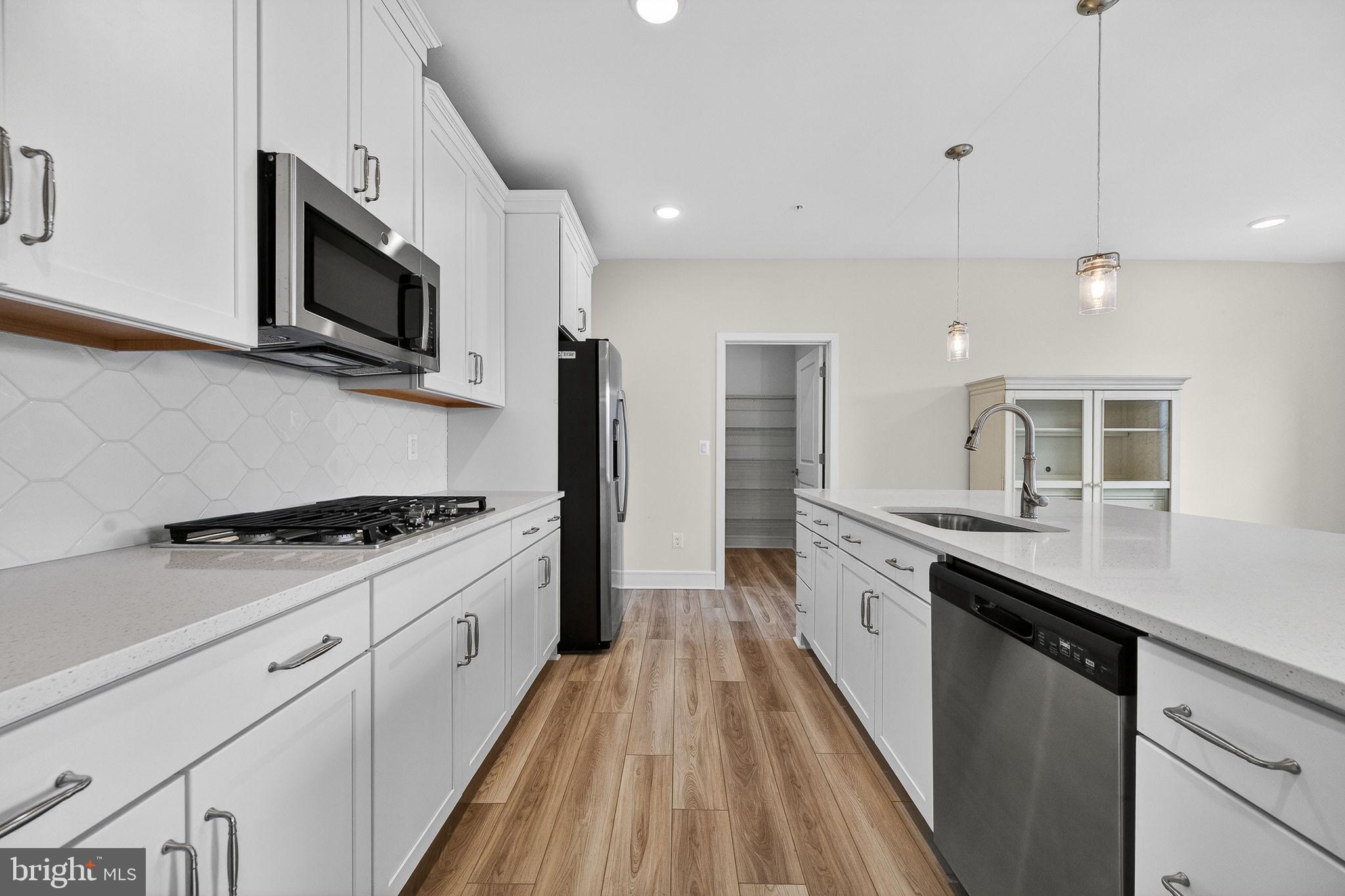23639 GOLDEN EMBERS SQUARE 105