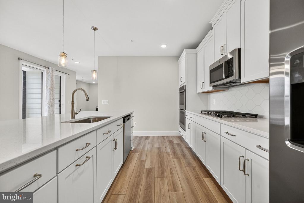 23639 GOLDEN EMBERS SQUARE 105