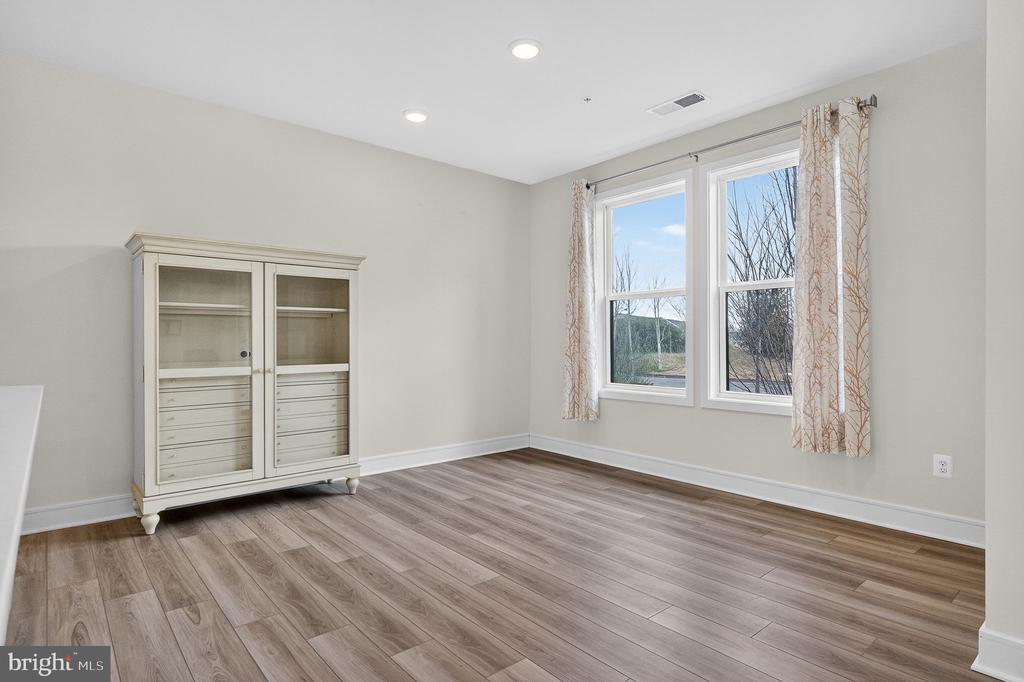 23639 GOLDEN EMBERS SQUARE 105