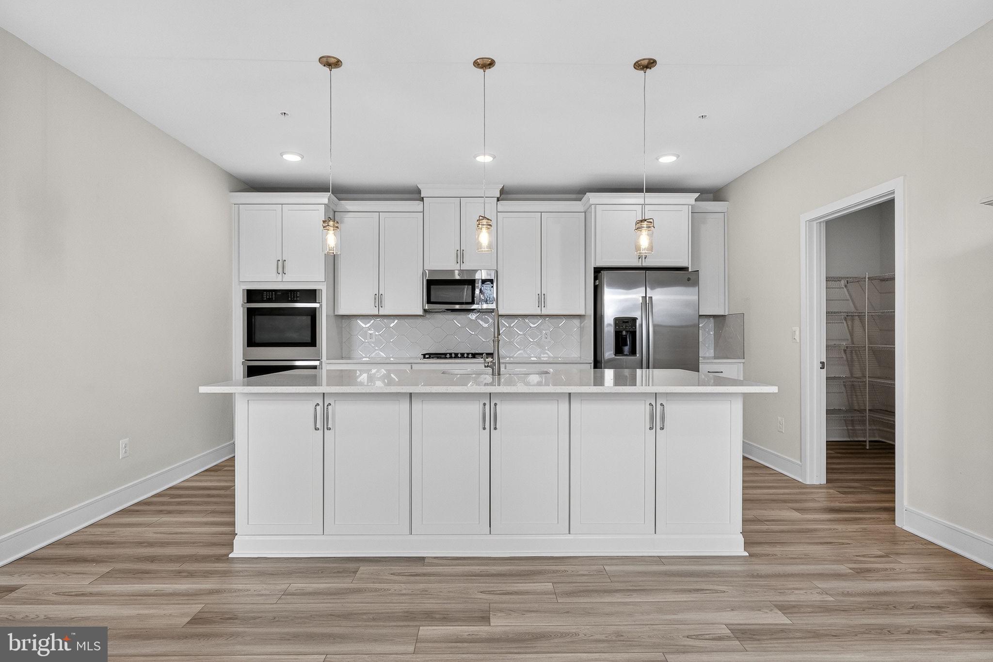 23639 GOLDEN EMBERS SQUARE 105