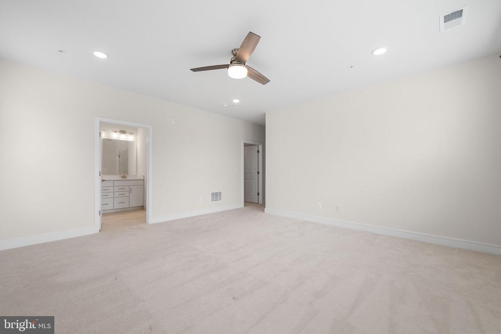 23639 GOLDEN EMBERS SQUARE 105