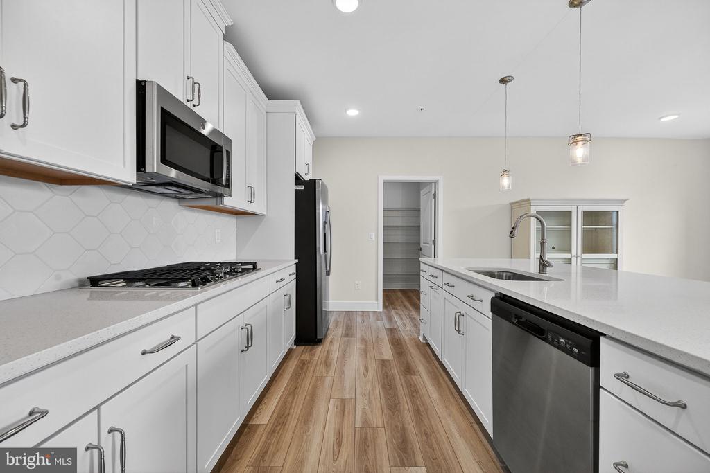 23639 GOLDEN EMBERS SQUARE 105