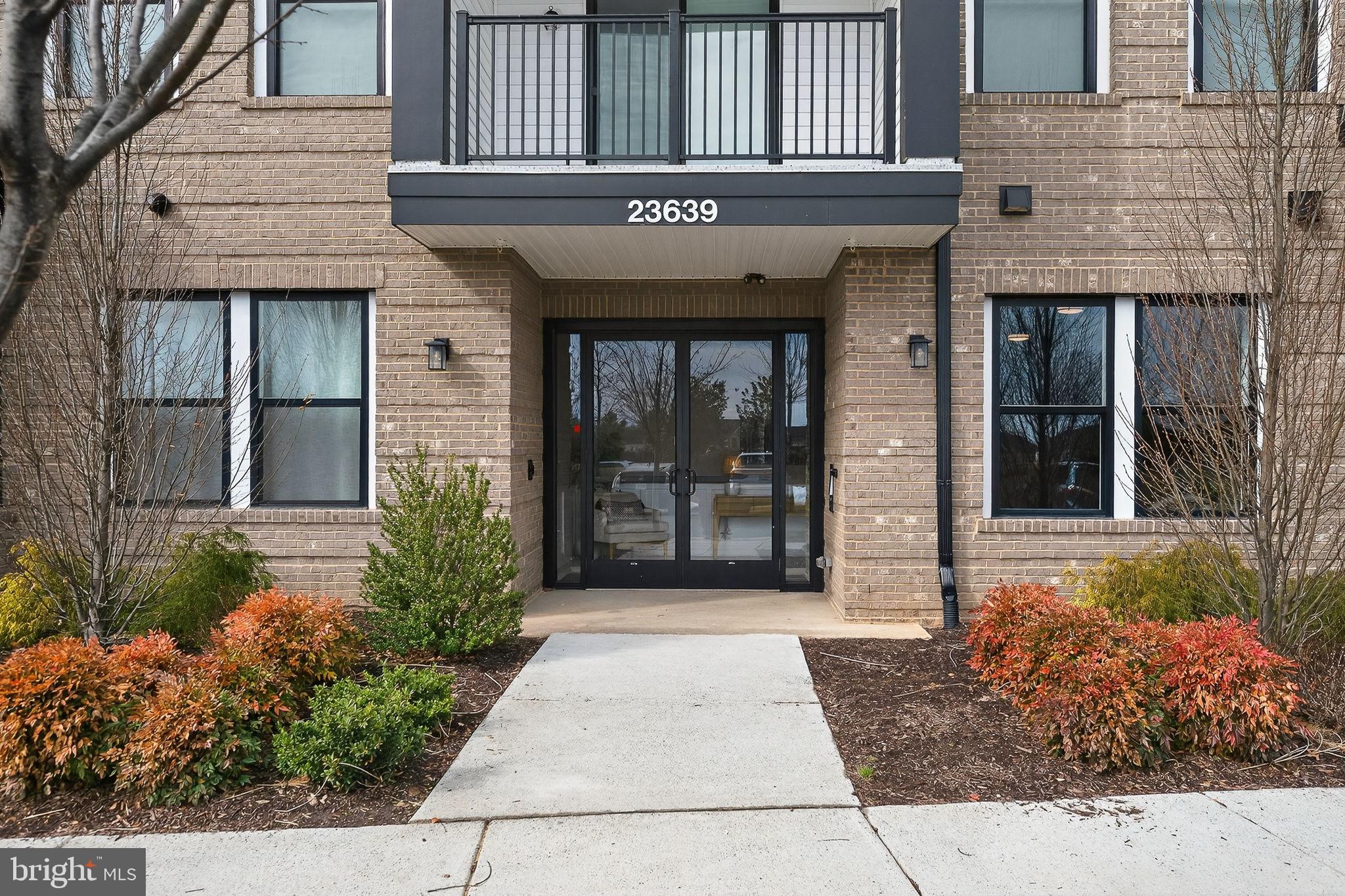 23639 GOLDEN EMBERS SQUARE 105