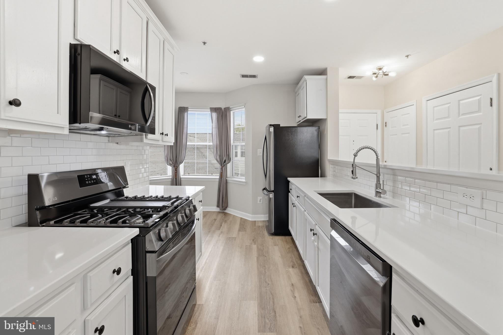 25340 LAKE MIST 304