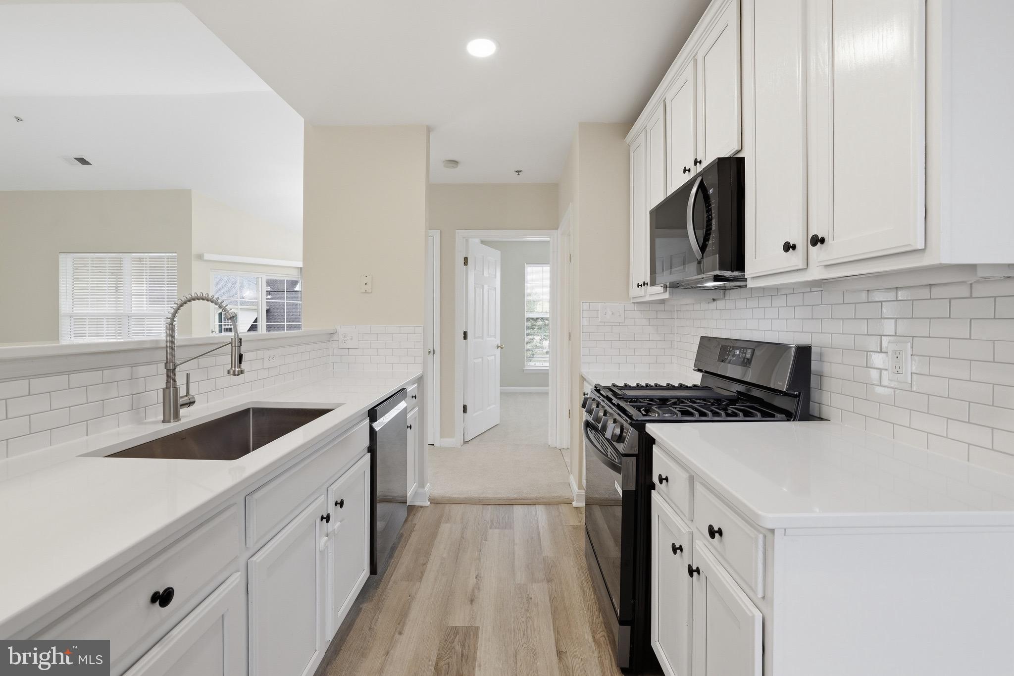 25340 LAKE MIST 304