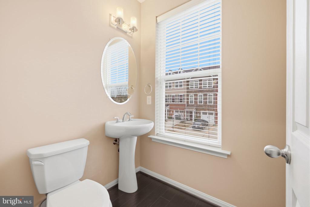 43593 MIRROR TERRACE