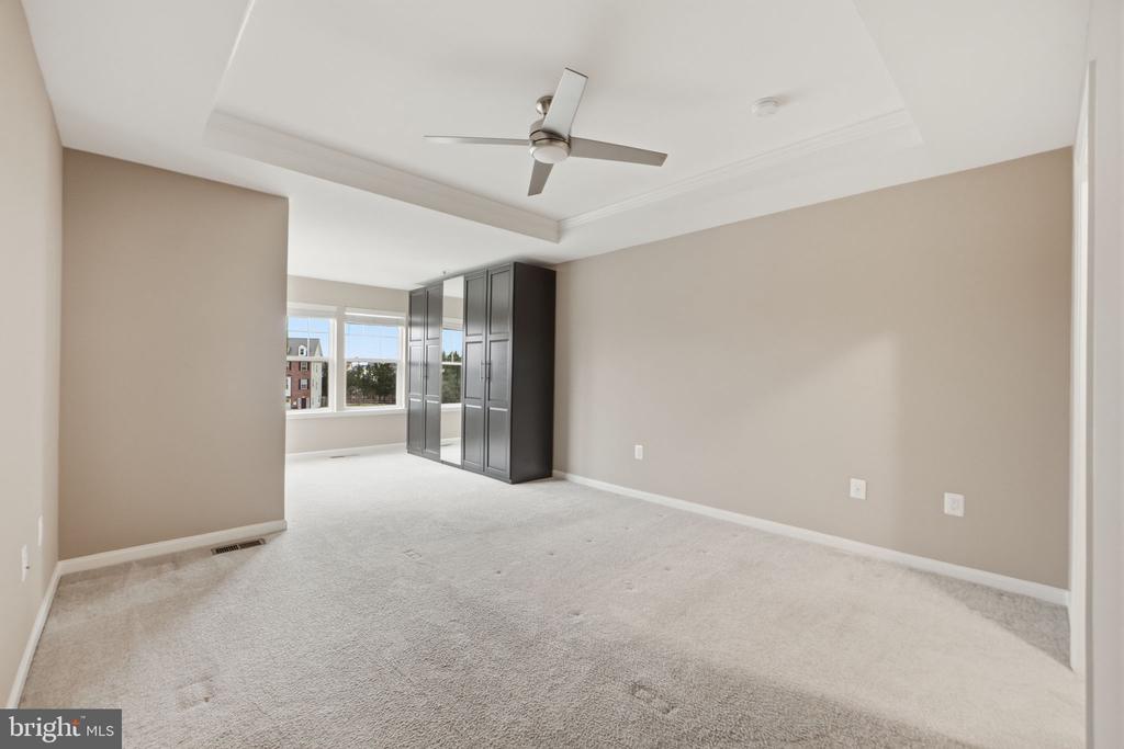 43593 MIRROR TERRACE