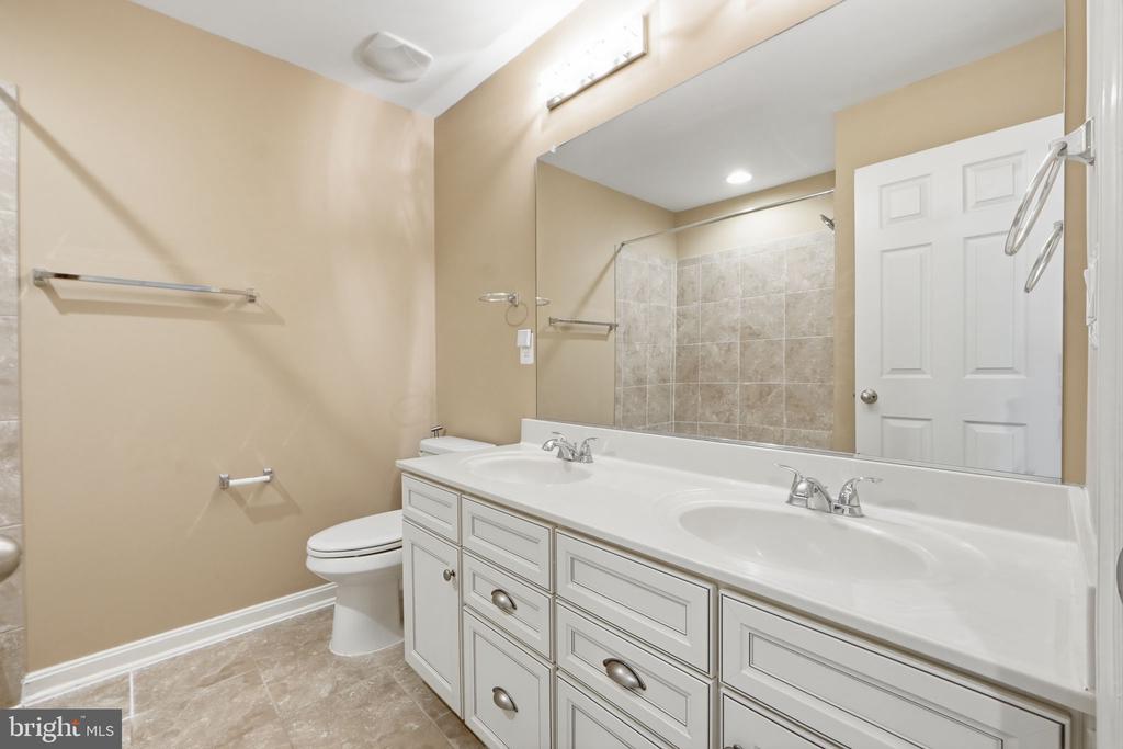 43593 MIRROR TERRACE