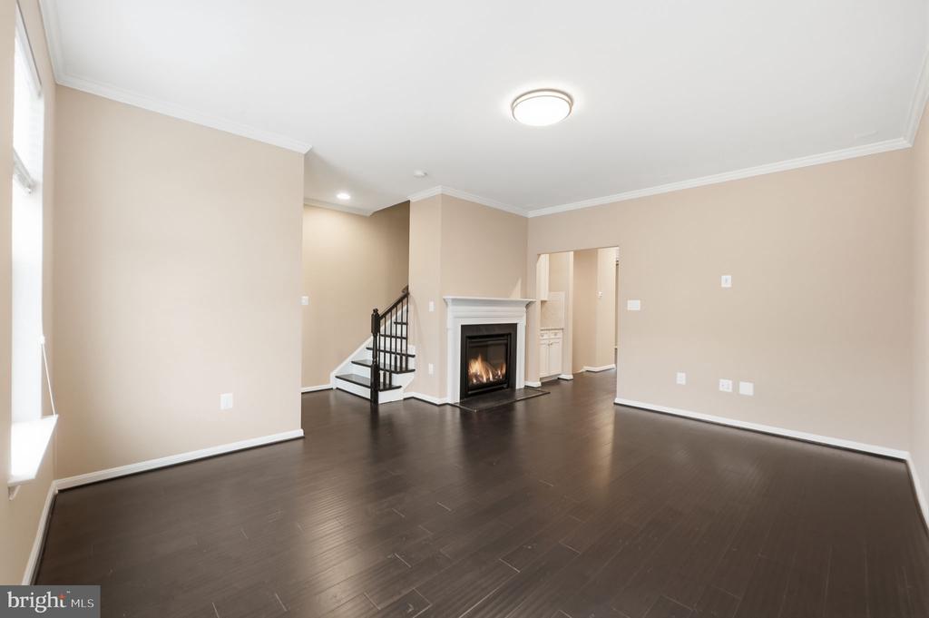 43593 MIRROR TERRACE