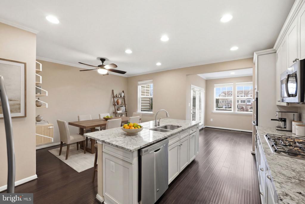 43593 MIRROR TERRACE