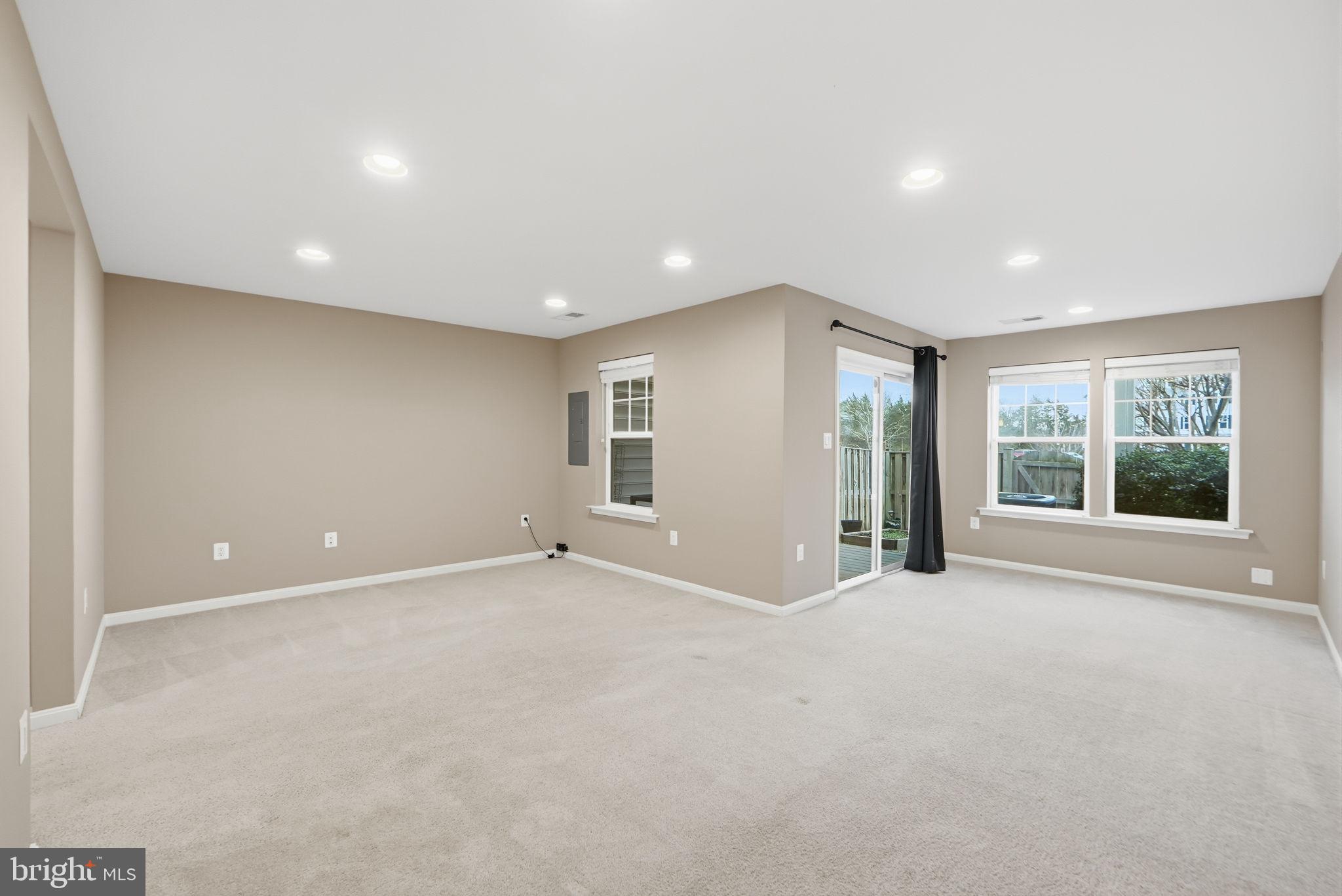 43593 MIRROR TERRACE