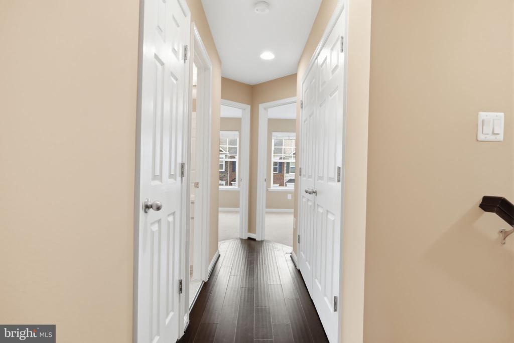 43593 MIRROR TERRACE