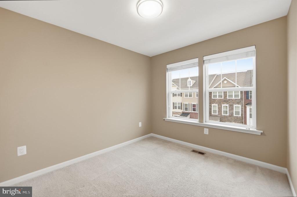 43593 MIRROR TERRACE