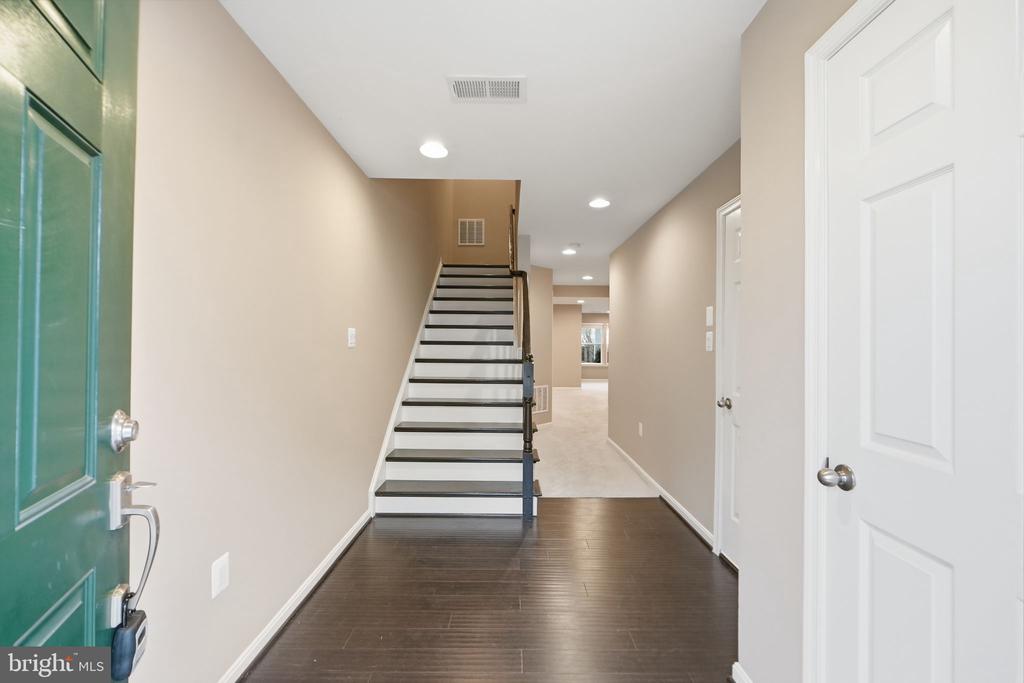 43593 MIRROR TERRACE