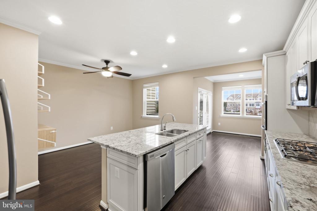 43593 MIRROR TERRACE