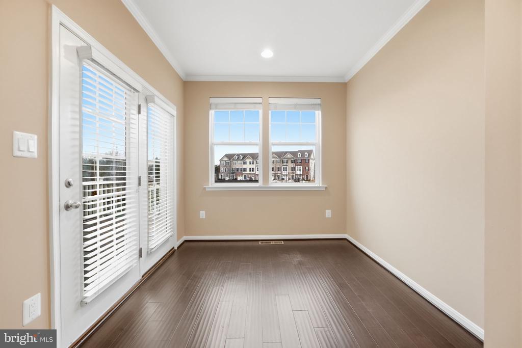 43593 MIRROR TERRACE