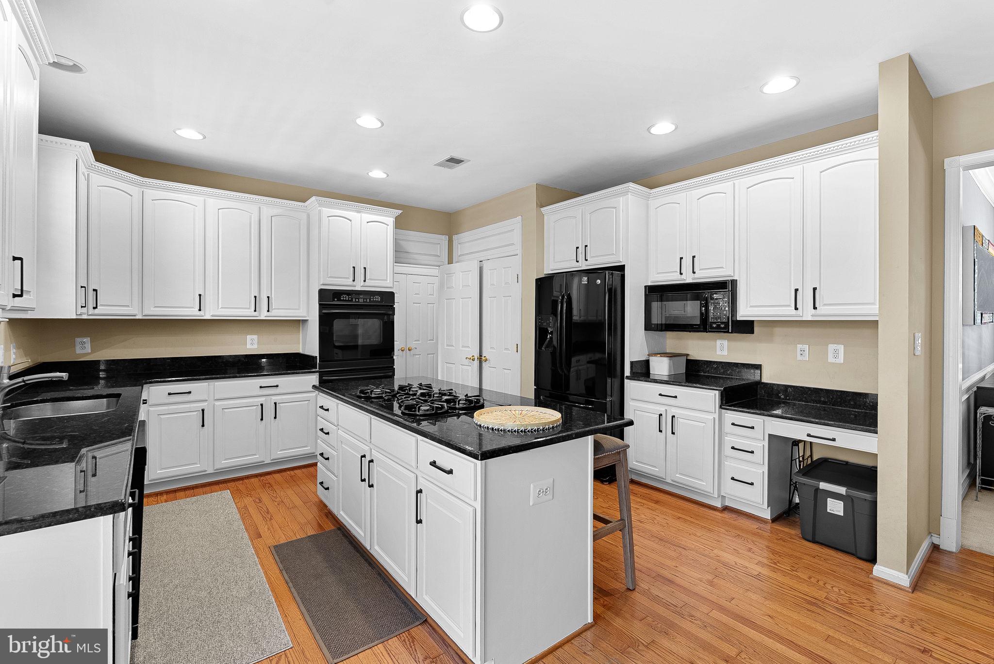 43294 RACHELLE ANN COURT