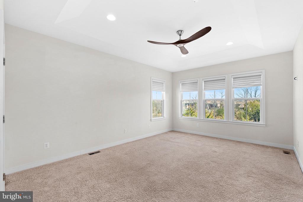 23104 SULLIVANS COVE SQUARE