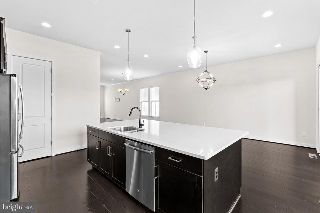 23104 SULLIVANS COVE SQUARE