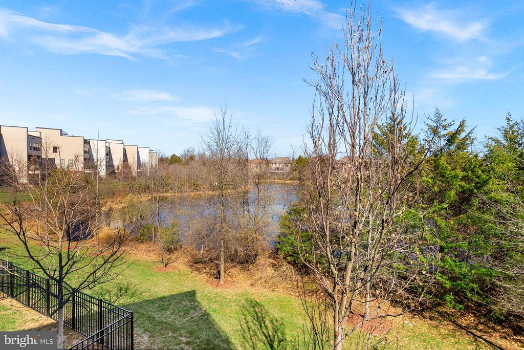 23104 SULLIVANS COVE SQUARE