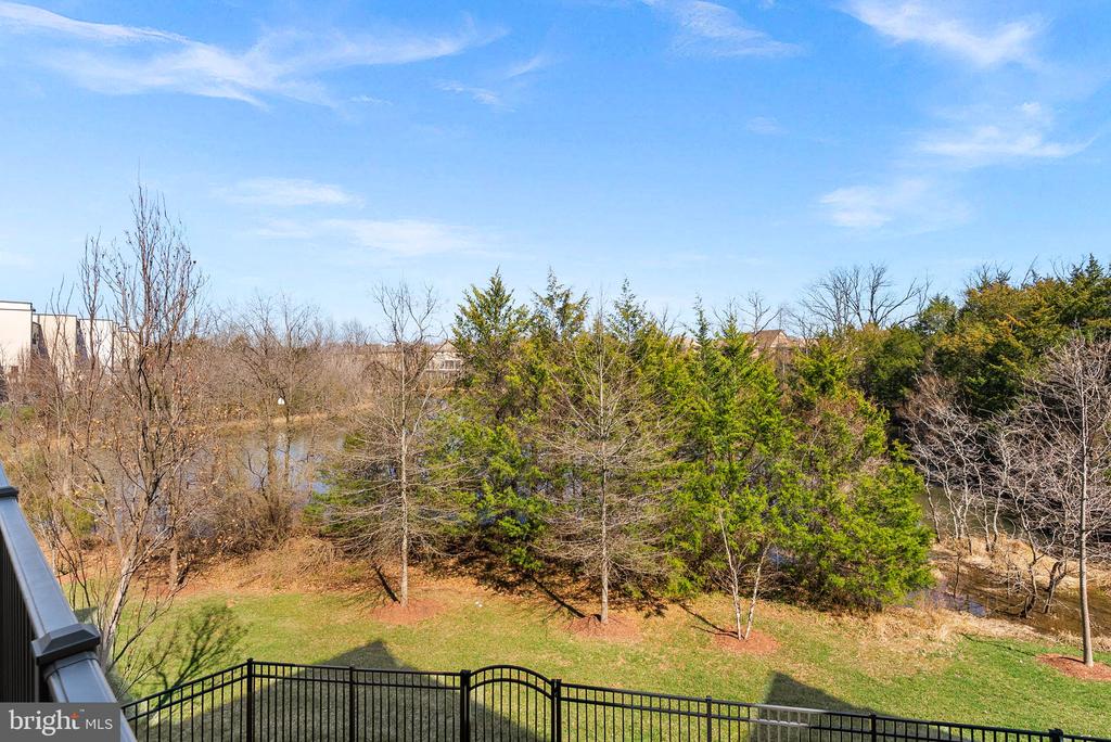 23104 SULLIVANS COVE SQUARE